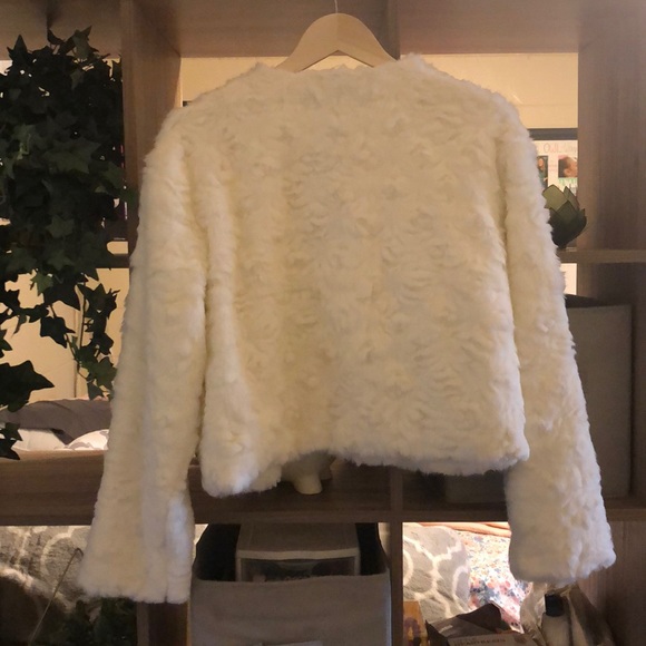 Mags & Pye Trendy White Coat - Picture 5 of 8